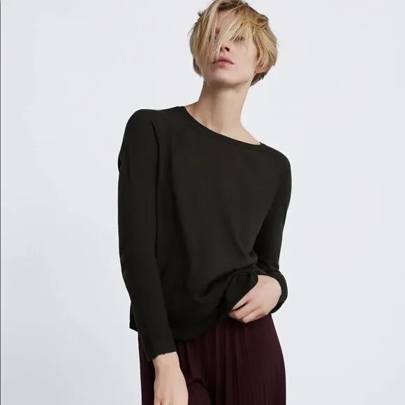 ✨ NEW BASIC SWEATERDETAILS✨ - Picture 2 of 7